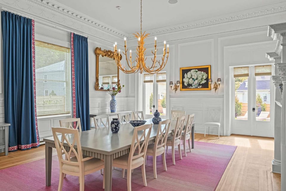 Luxury Bellevue Estate House in Newport