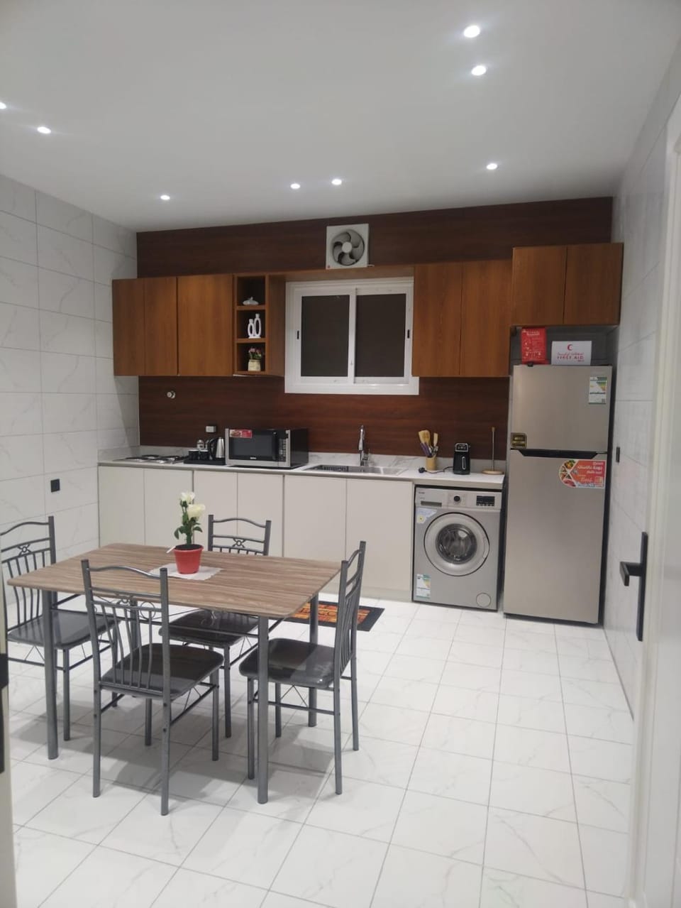 Kitchen or kitchenette, Dining area, oven, stove, washing machine