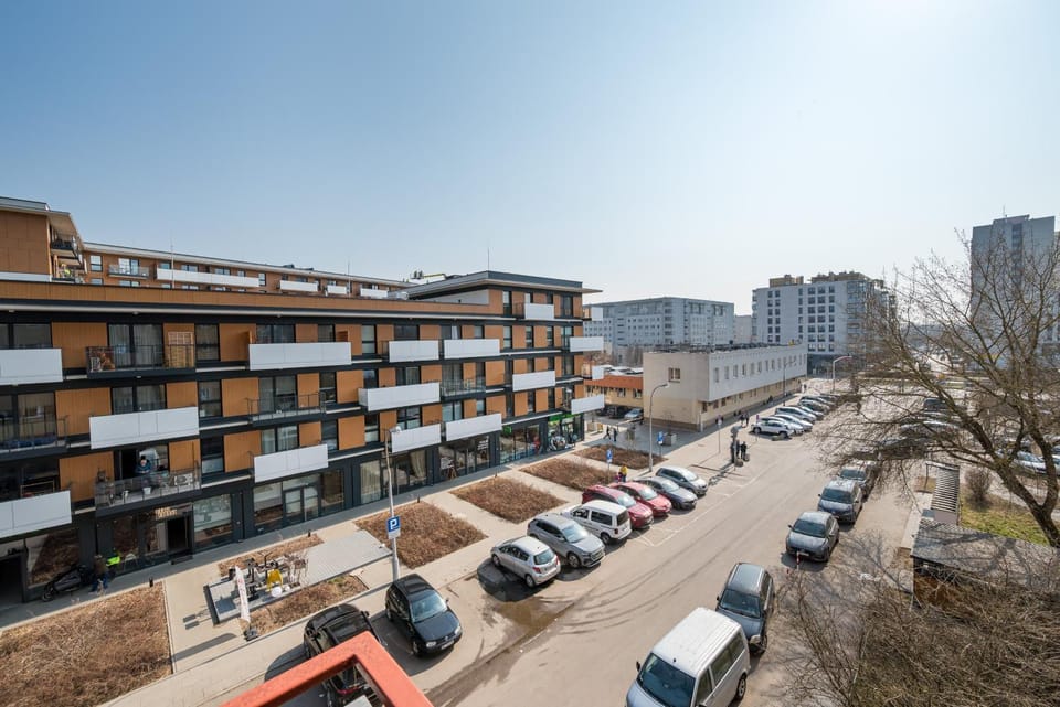 Property building, Neighbourhood, City view, Location