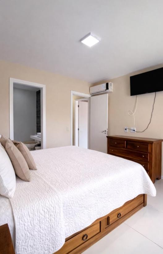 2 min from Forte Beach with a beautiful view and 3 bedrooms Apartment in Cabo Frio