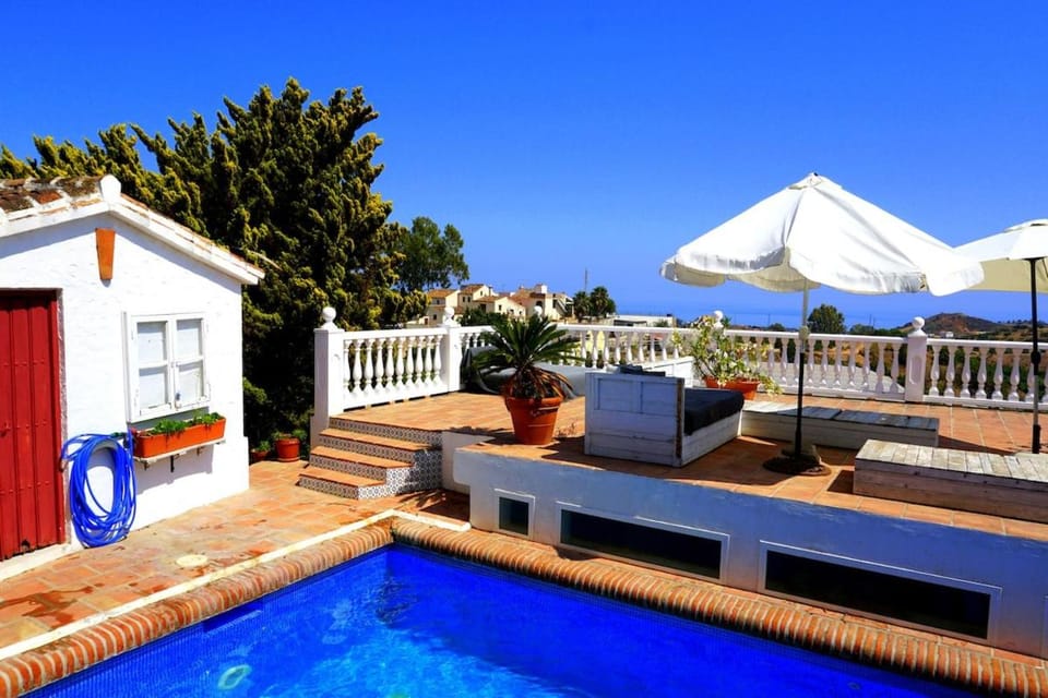Suite in Finca Molino in Almayate with Pool, Sea Views, Family Touch & Dog Madness Apartment in Axarquía