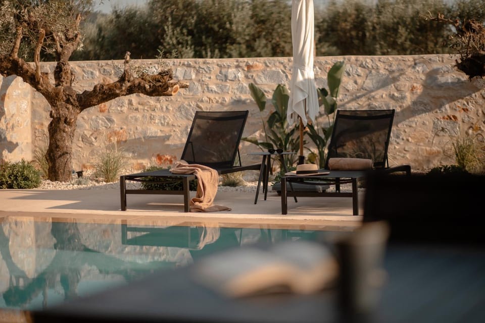 Swimming pool, sunbed