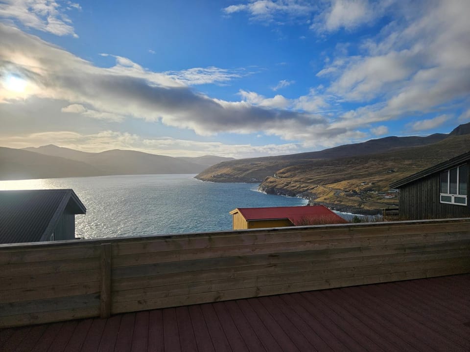 Mountain view, Sea view