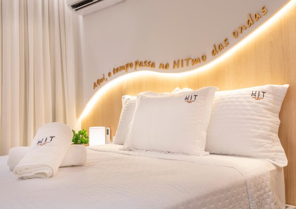 Photo of the whole room, Bedroom, towels