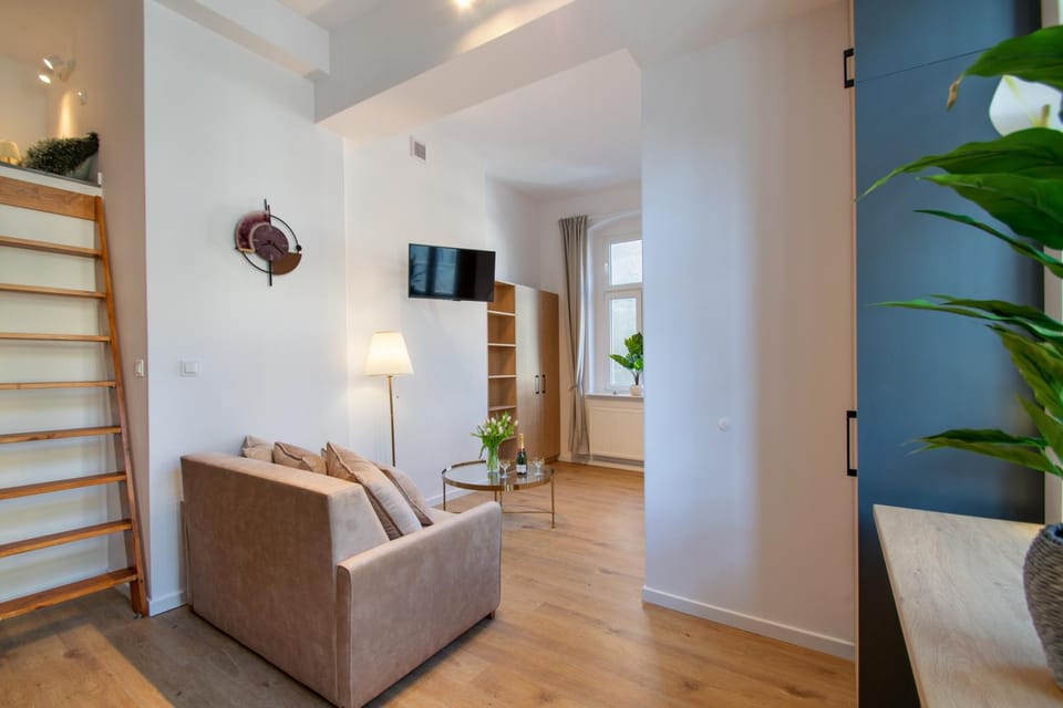 Vintage Antresola Studio MTP Sala Ziemi Stare Zoo Apartment in Poznan