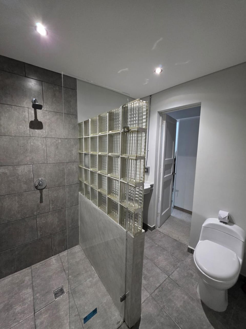 Amatista Chill Loft w AC & Kitchen in Laureles Apartment in Medellin