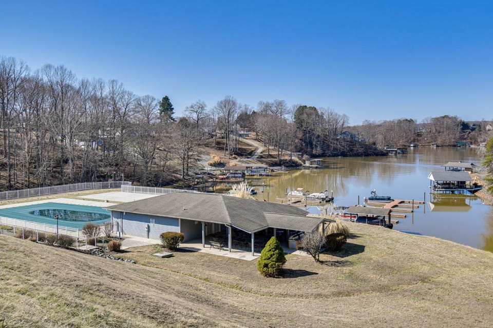 Boat & Relax on Smith Mountain Lake! Bright Condo House in Smith Mountain Lake