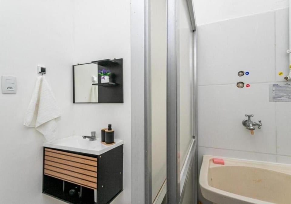 Shower, Bathroom, Bath, towels
