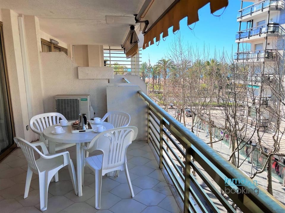 Day, Seating area