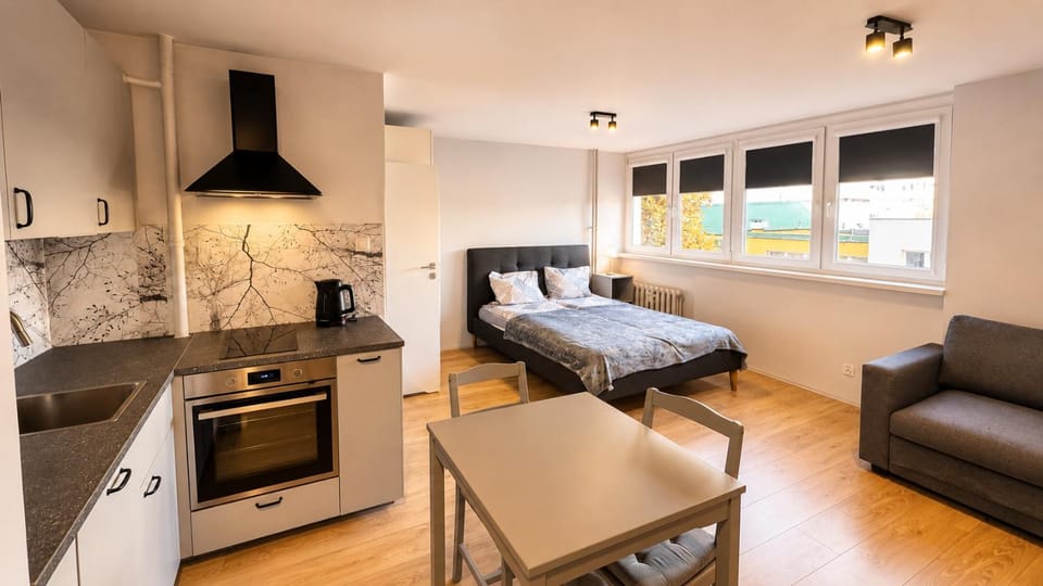 Kitchen or kitchenette, Seating area, Dining area, oven, stove