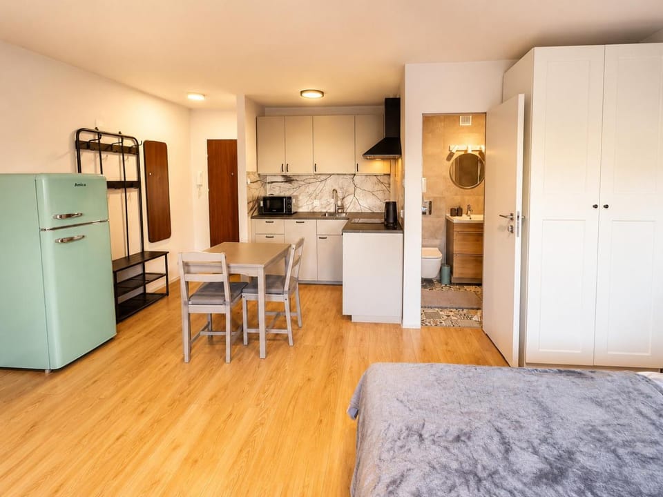Kitchen or kitchenette, Dining area, dishwasher, oven, stove