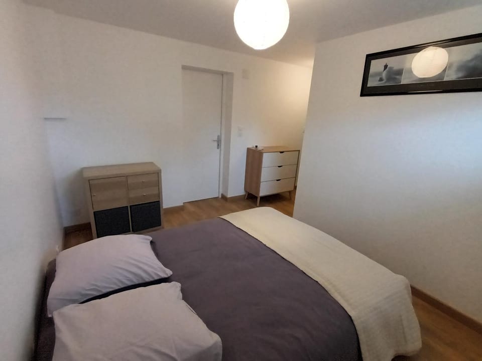Chambre indépendante avec Kitchenette et sdb Bed and Breakfast in Pays de la Loire