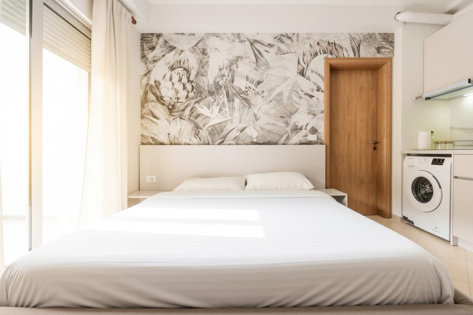 Bed, Kitchen or kitchenette, Photo of the whole room, Bedroom, wardrobe, washing machine