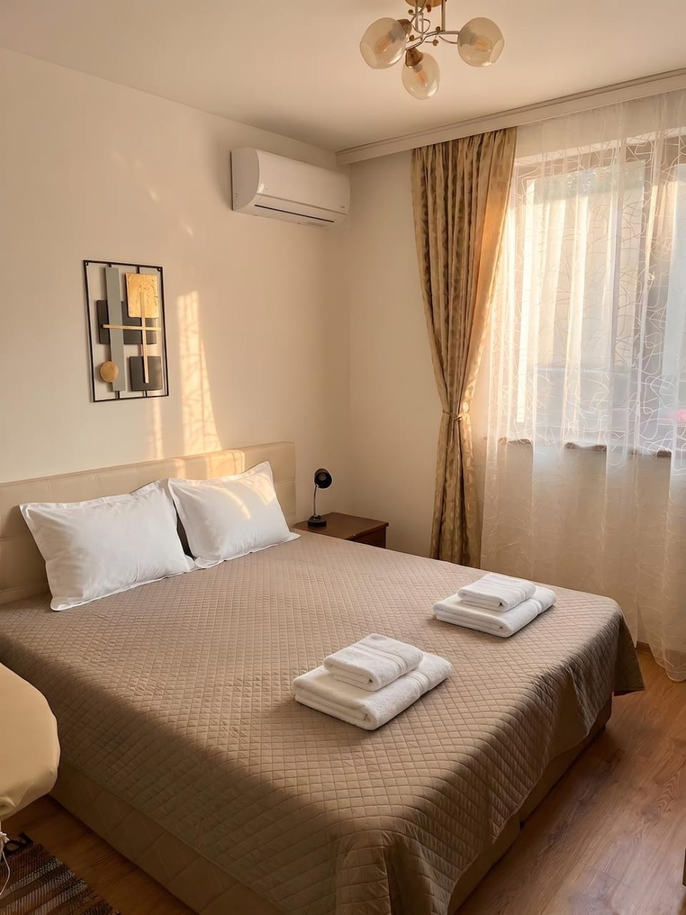 Bed, Photo of the whole room, Bedroom, towels, towels, air conditioner