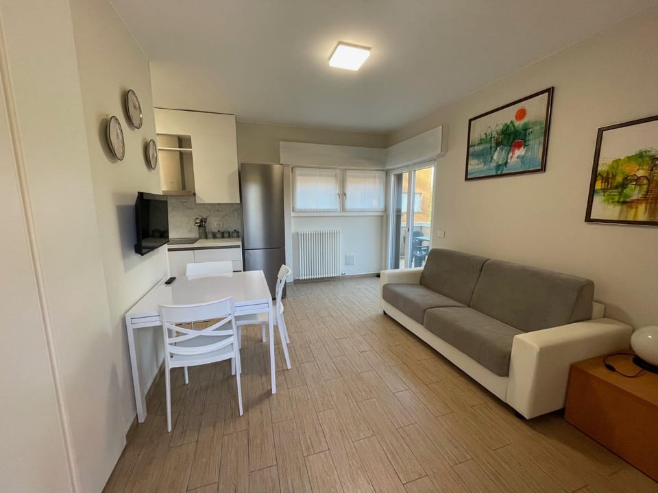TV and multimedia, Kitchen or kitchenette, Living room, Dining area