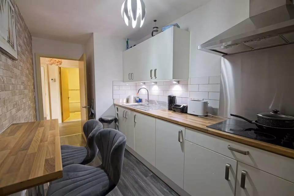 Kitchen or kitchenette, Dining area, minibar, pet friendly, stove, toaster