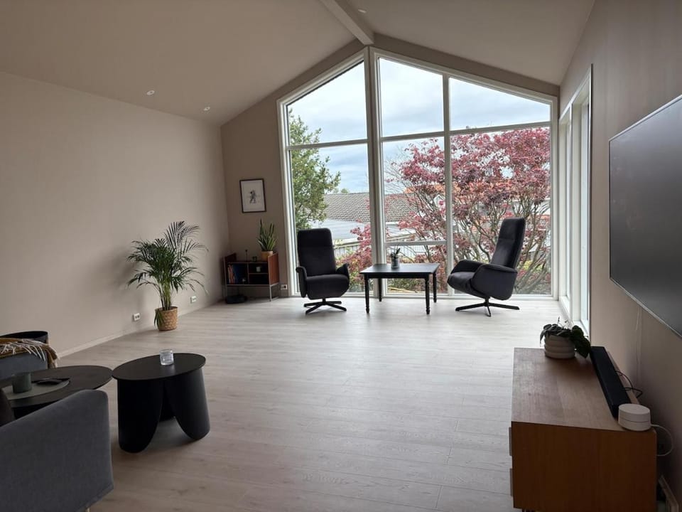 Spacious detached house with garden perfect for WED & holiday Villa in Stavanger