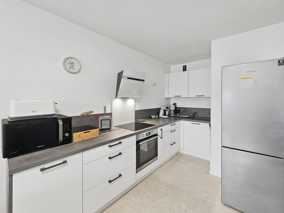 Day, Coffee/tea facilities, microwave, oven, storage, stove, toaster, kitchen