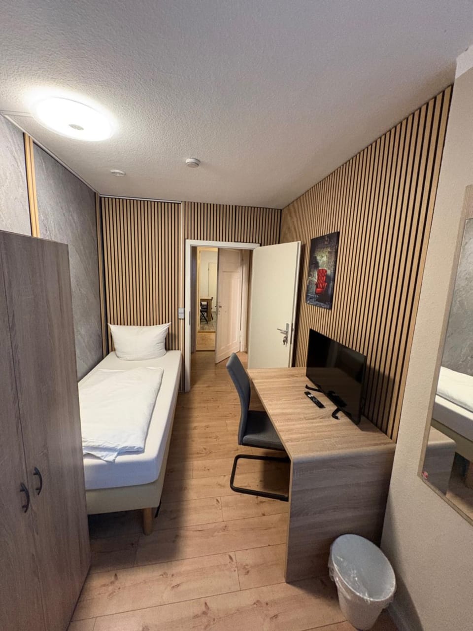 Bed, TV and multimedia, Photo of the whole room, Bedroom, wardrobe