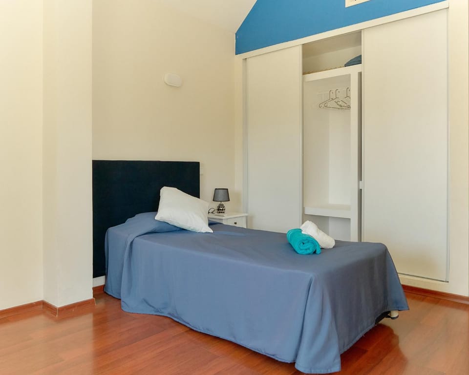Bed, Bedroom, towels, wardrobe