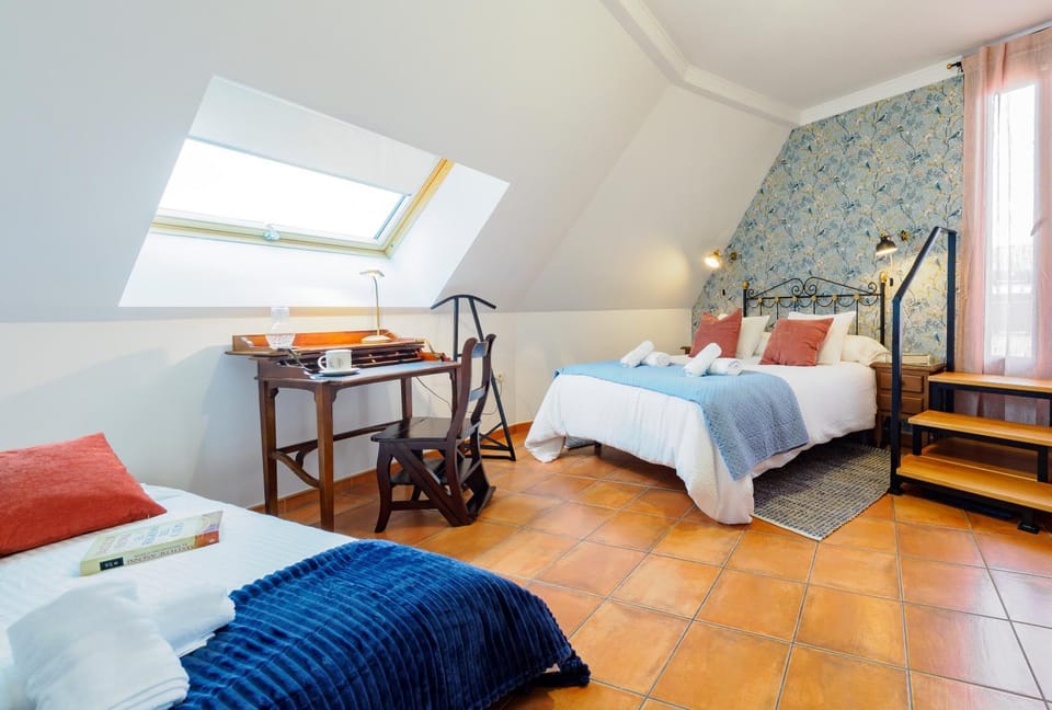 Photo of the whole room, Bedroom