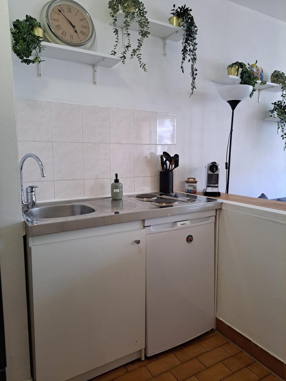 Kitchen or kitchenette, stove