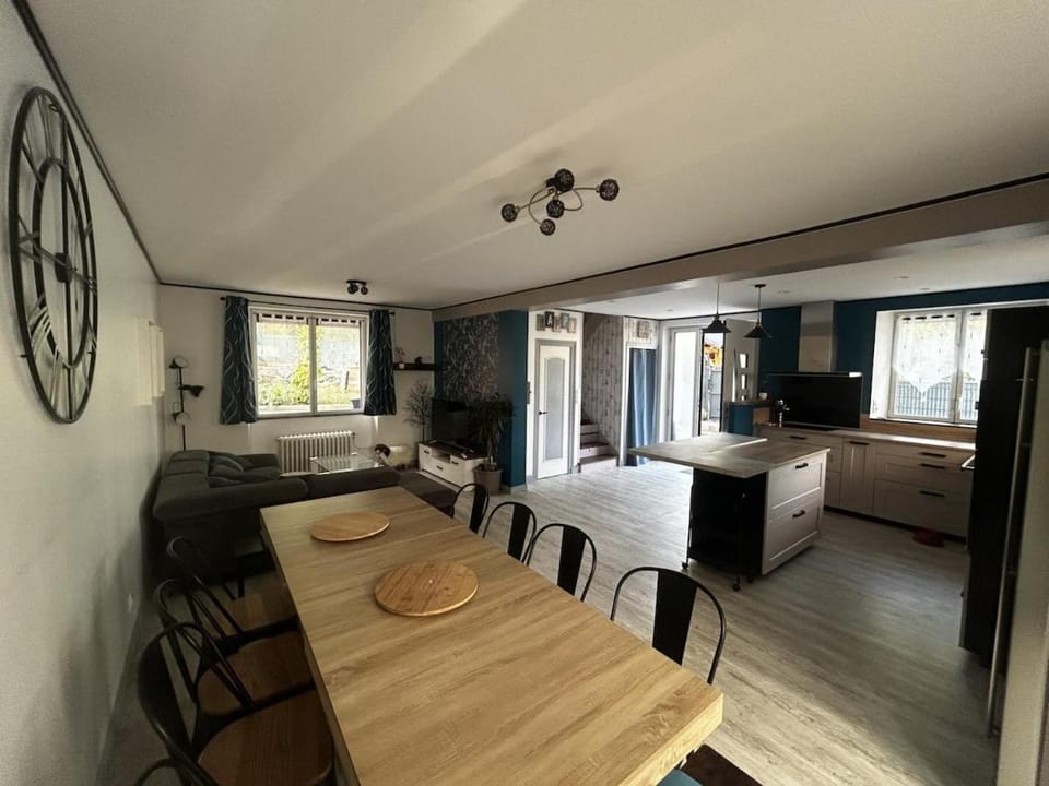 Gîte Sancy , 3 étoiles tout confort House in Auvergne-Rhône-Alpes
