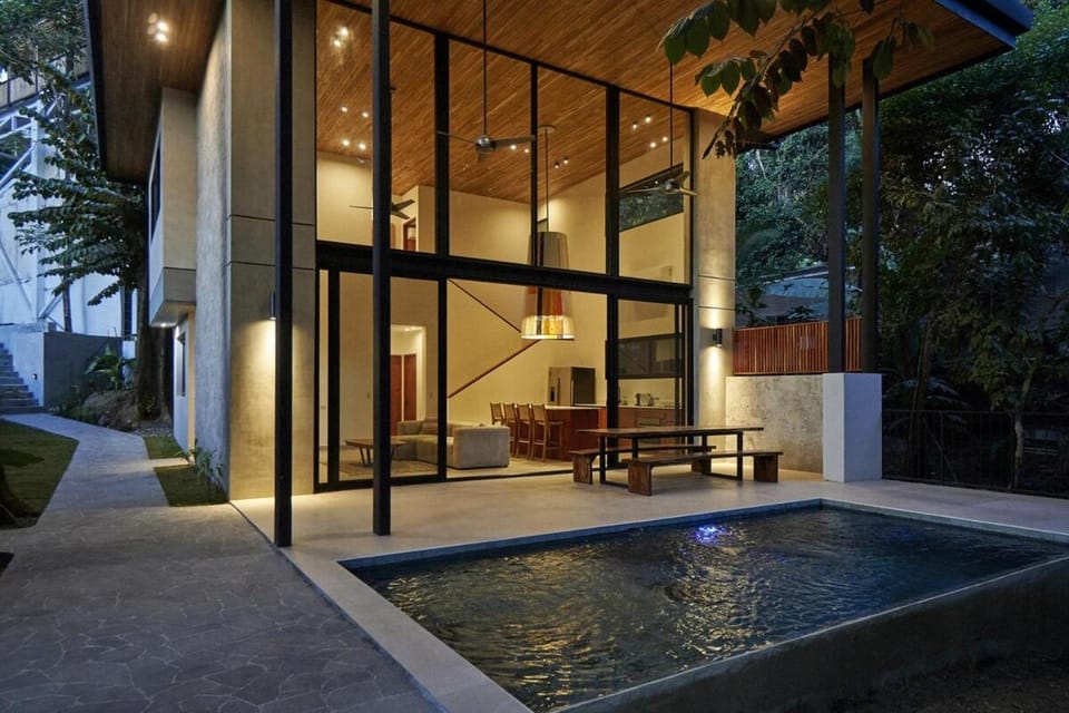 4BR Villa Amara - Best Location In ST - Private Pool Villa in Santa Teresa Beach