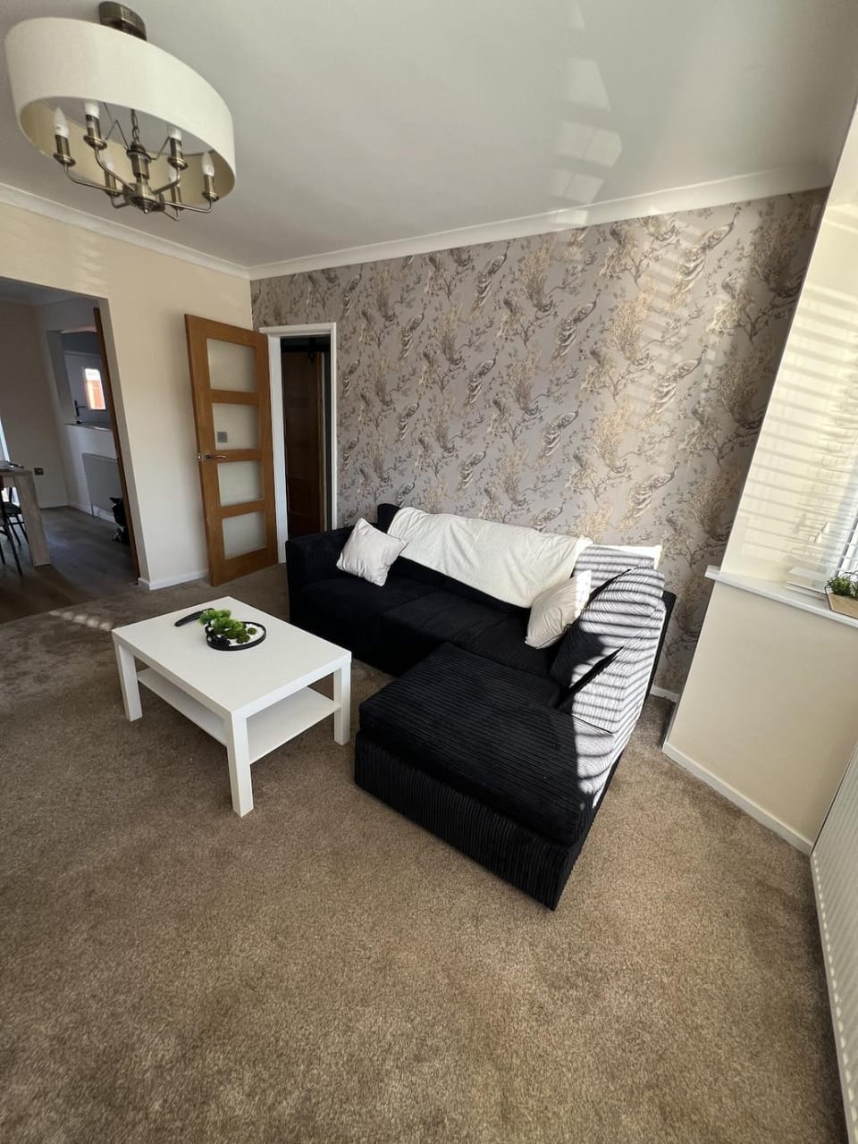 Comfortable 3-Bed Stay in Quiet Area House in Wolverhampton