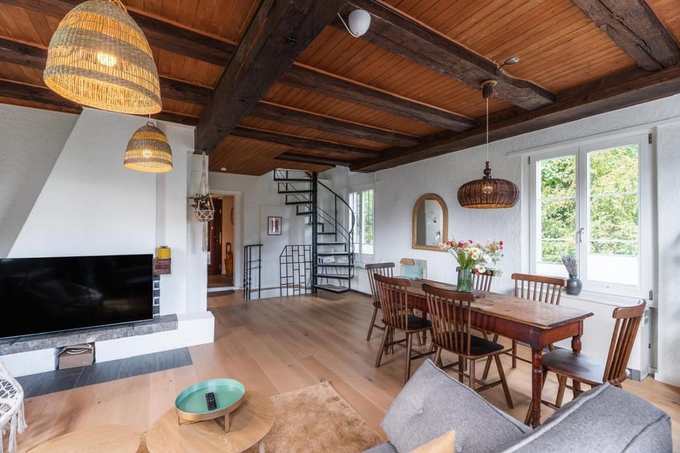 TV and multimedia, Living room, Seating area, Dining area