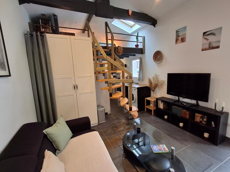 Communal lounge/ TV room, Living room