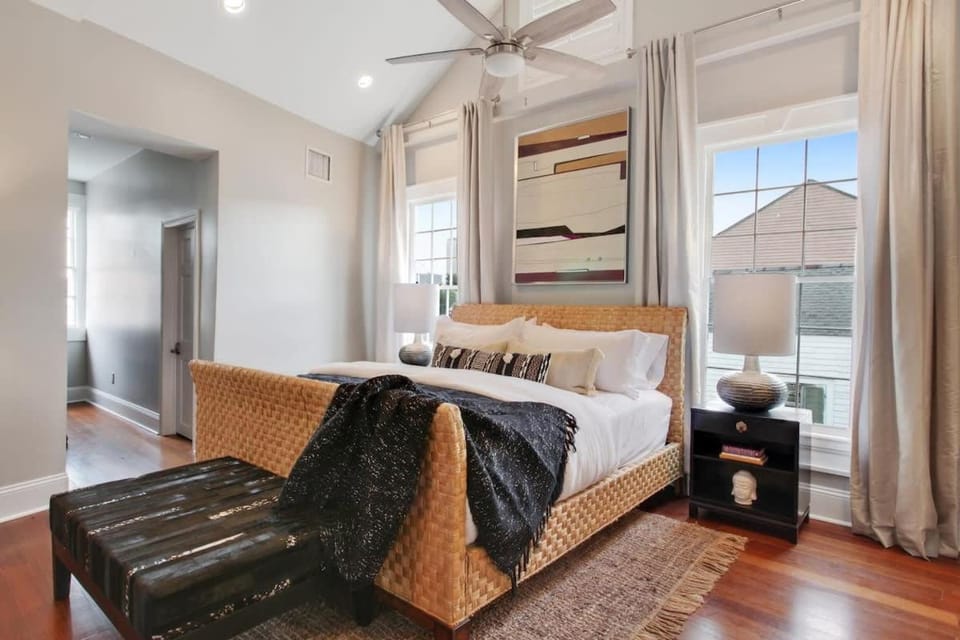 Historic 8BR Inn with Pool Hot Tub House in New Orleans