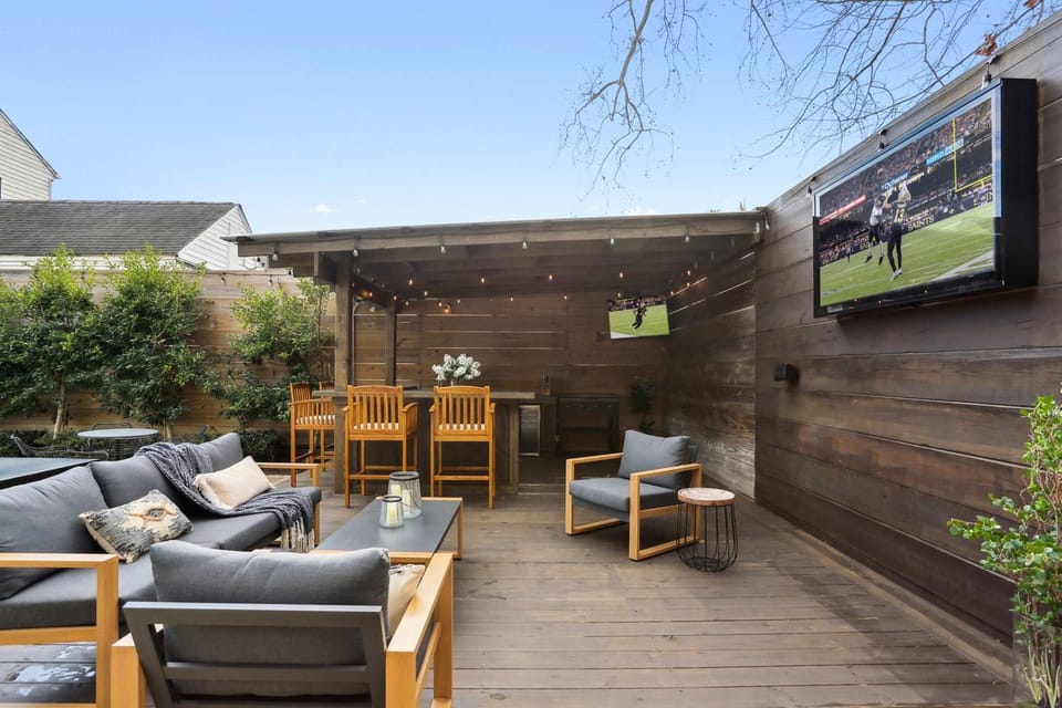 Historic 8BR Inn with Pool Hot Tub House in New Orleans