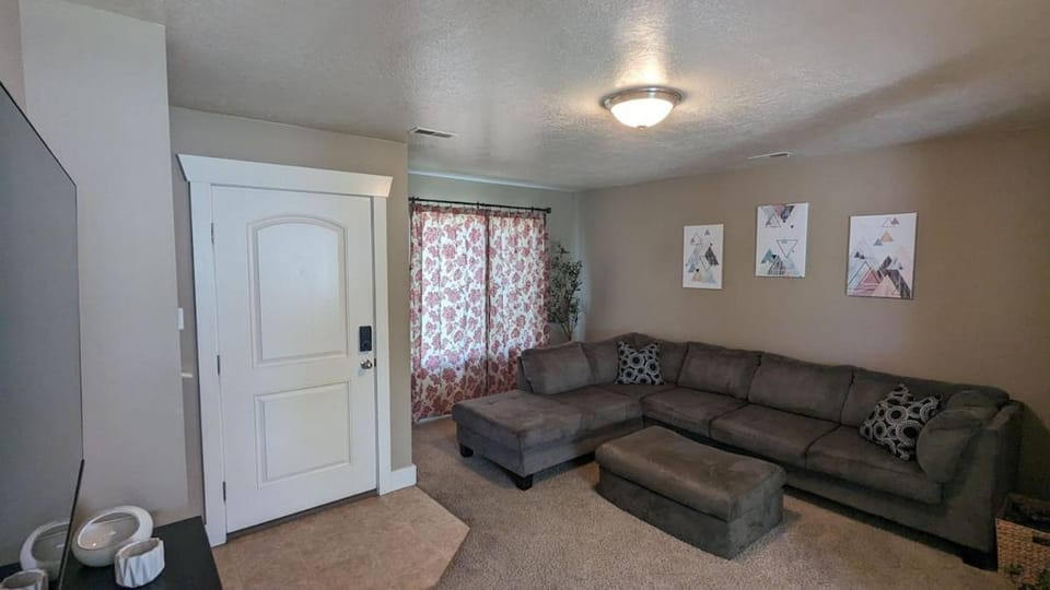 Central Mountain Retreat - Sleeps 7! House in Logan