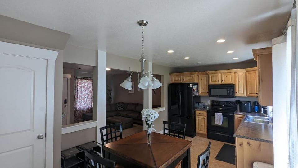 Central Mountain Retreat - Sleeps 7! House in Logan