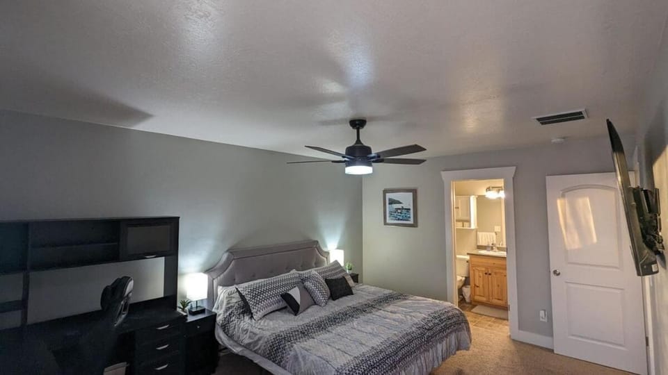 Central Mountain Retreat - Sleeps 7! House in Logan