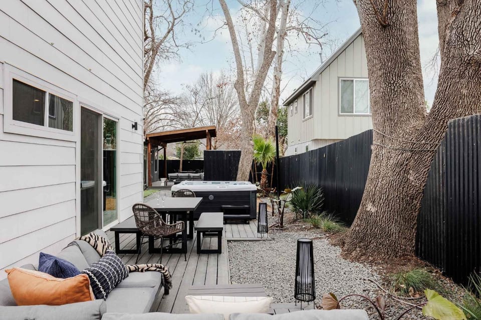 Modern Compound with Hot Tub Near Downtown House in Austin
