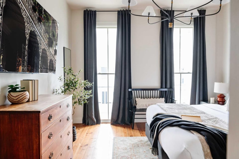 Luxe 7 Bedroom Home Heated Pool & Spa House in Warehouse District