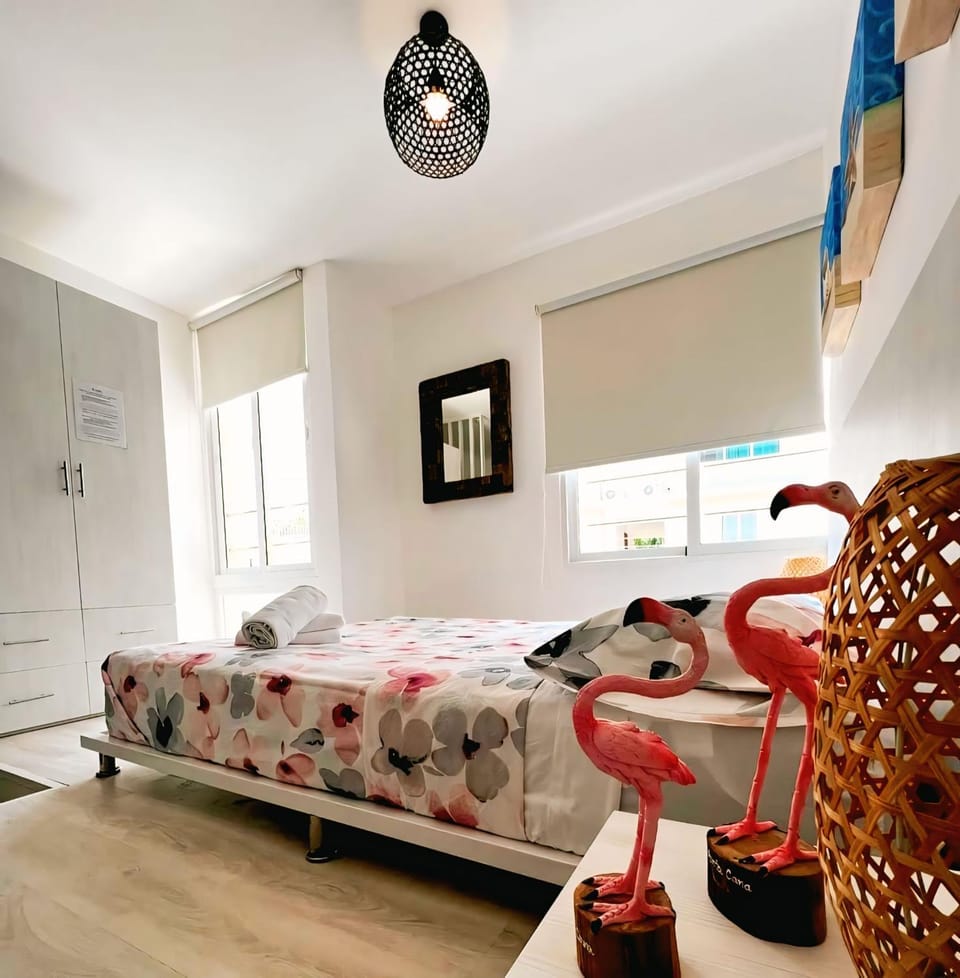 Bed, Photo of the whole room, Decorative detail, Bedroom, towels, wardrobe