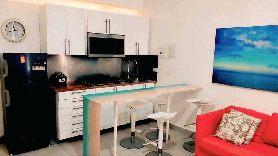 Kitchen or kitchenette, Seating area, Dining area, microwave, pet friendly, stove