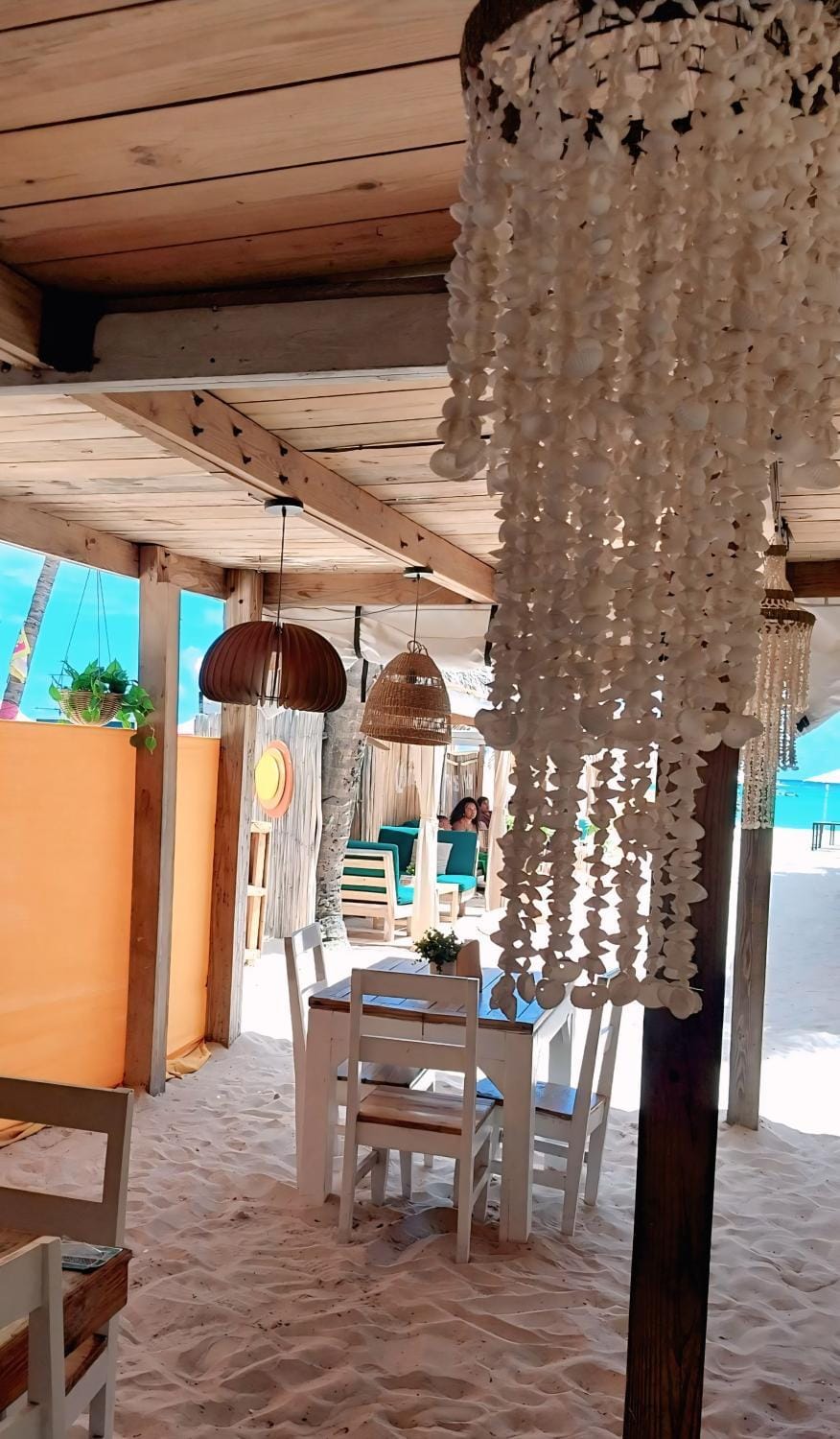 Restaurant/places to eat, Activities, Seating area, Beach