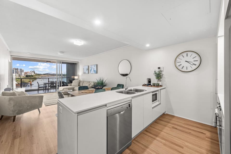 Kitchen or kitchenette, Dining area, stove