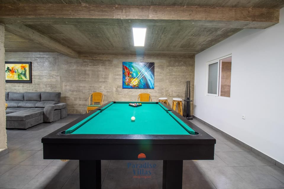 Billiard, Game Room