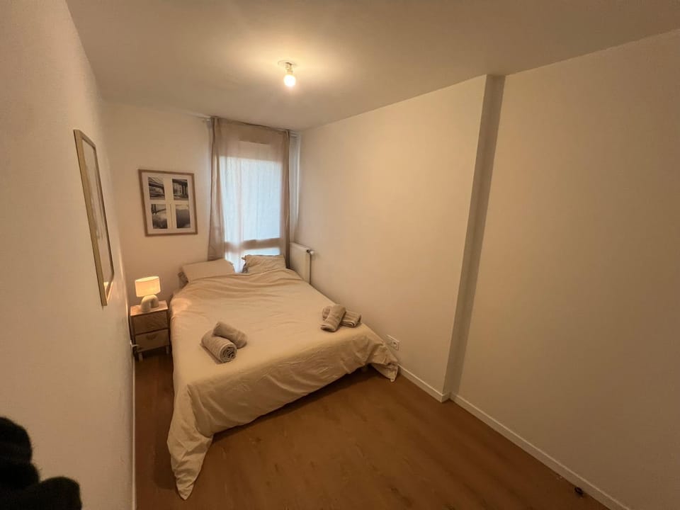 Grand appartement lumineux avec terrasse 3 chambres proche Paris Apartment in Île-de-France
