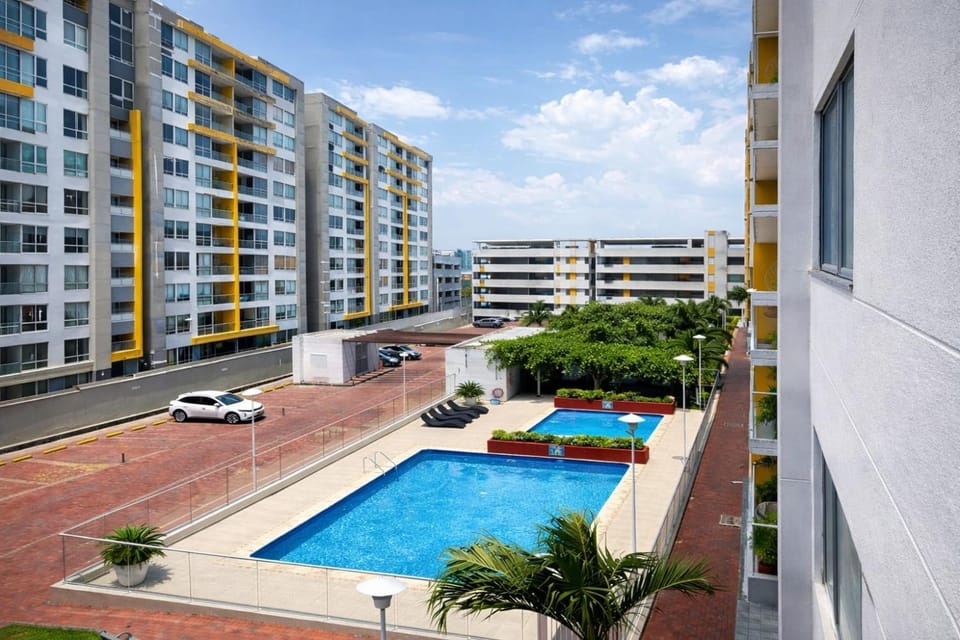 Property building, Day, Pool view, Swimming pool, Location, Parking