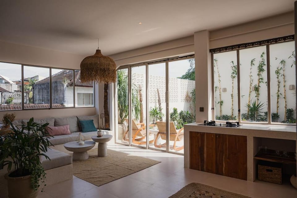 Rumah Manis - 5BR - Bord de Mer - Gili Villa in North Kuta