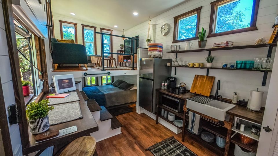 TV and multimedia, Kitchen or kitchenette, Photo of the whole room, Bedroom