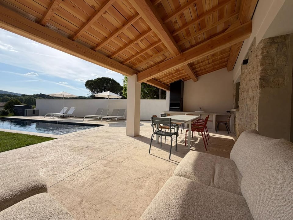 Villa Quatre Coeurs voor 10p met zwembad airco Mont Ventoux Villa in Malaucène