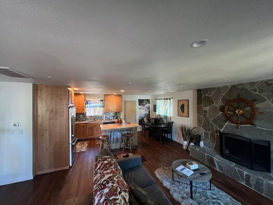 Cozy Tahoe Cabin Sleeps 6 5 Min to Lake Cabin in South Lake Tahoe
