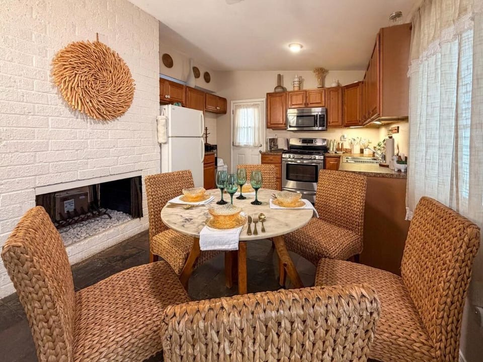 Mid Century Boho Casita - 3BR 2BA - Spacious yard House in National City